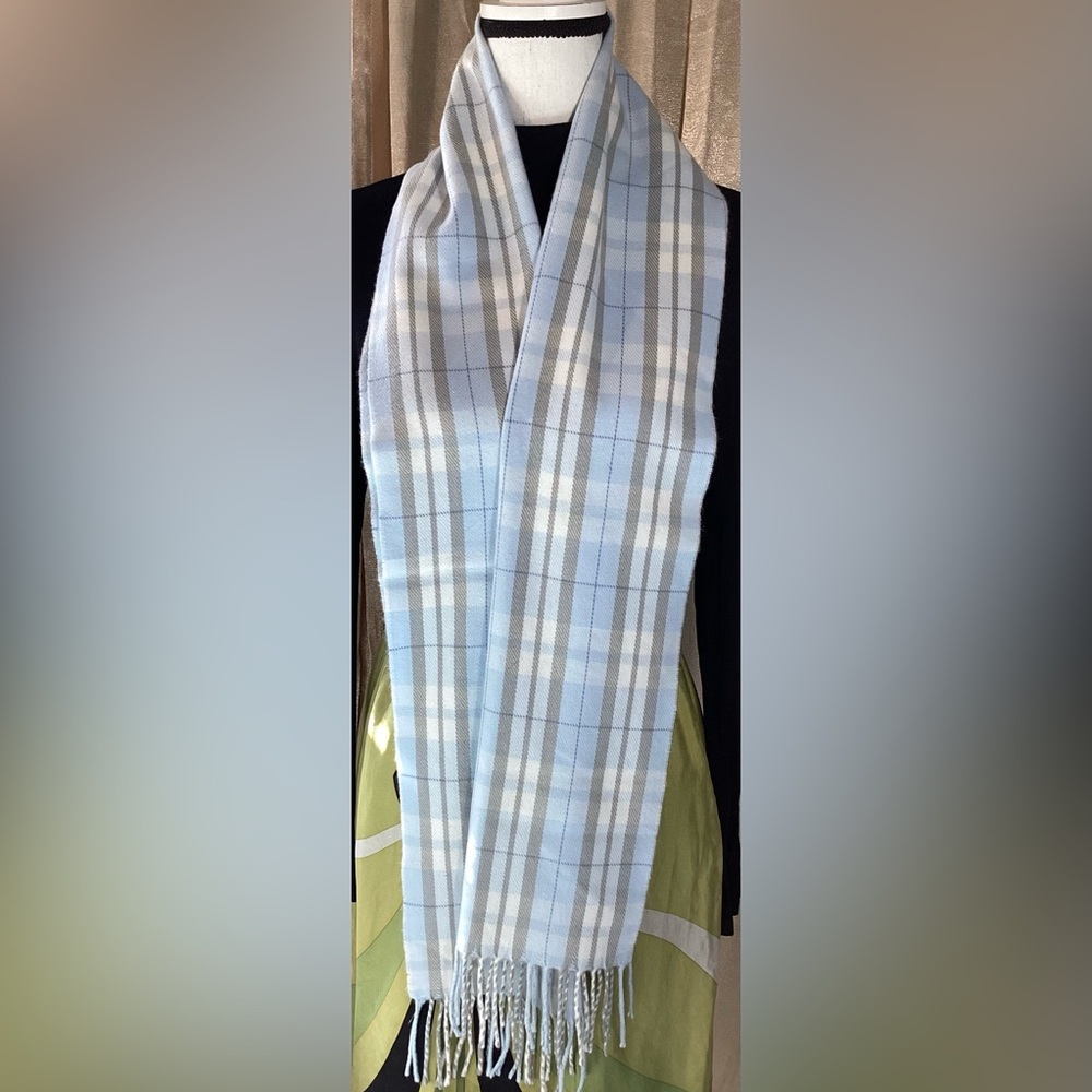 100% cashmere plaid scarf made in Germany. Unisex